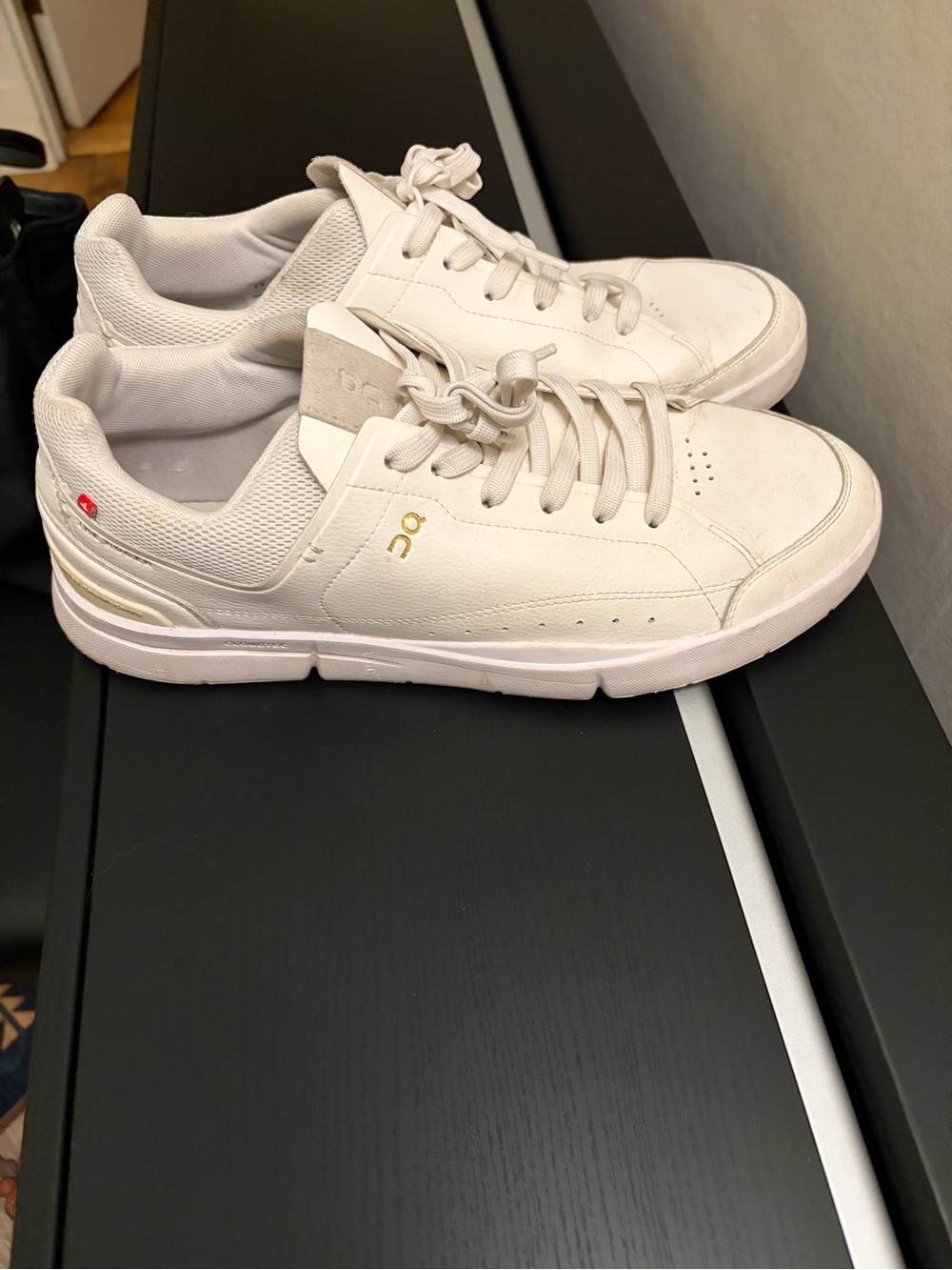 On Roger Centre Court Size 11